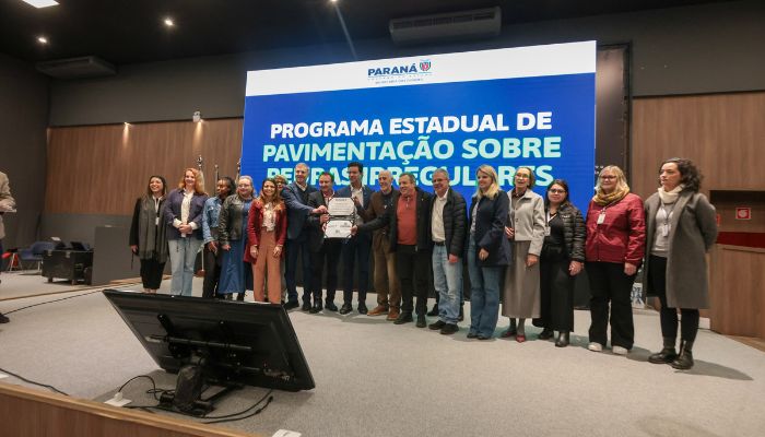 Foto: Geraldo Bubniak/AEN Estado investirá R$ 977 milhões em programa de pavimentação em ruas com pedras irregulares